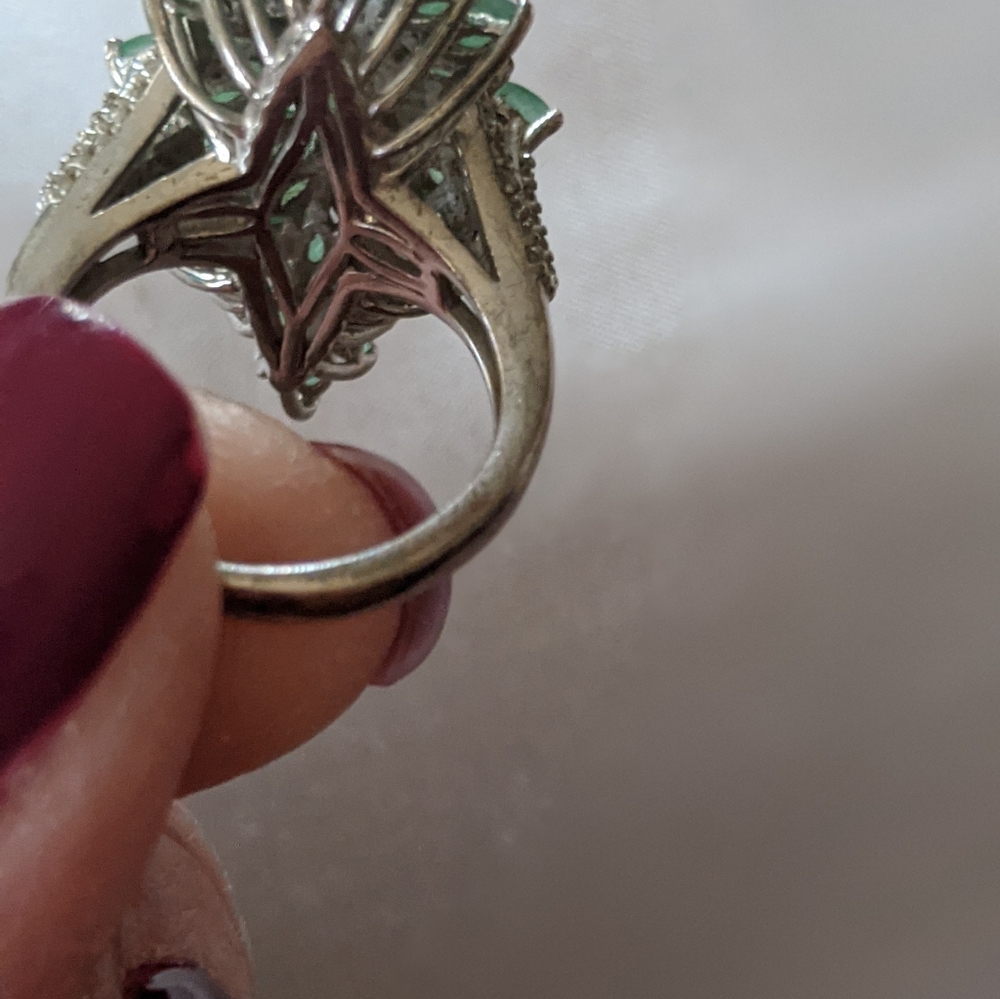 Emerald Ring - Picture 7 of 10